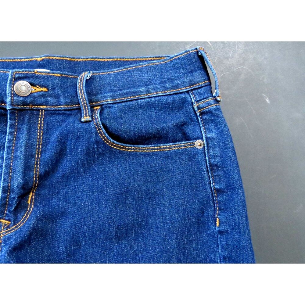 Old Navy Women's Dark Wash Cuffed Hem Denim Shorts Blue 8 EUC - Picture 6 of 7